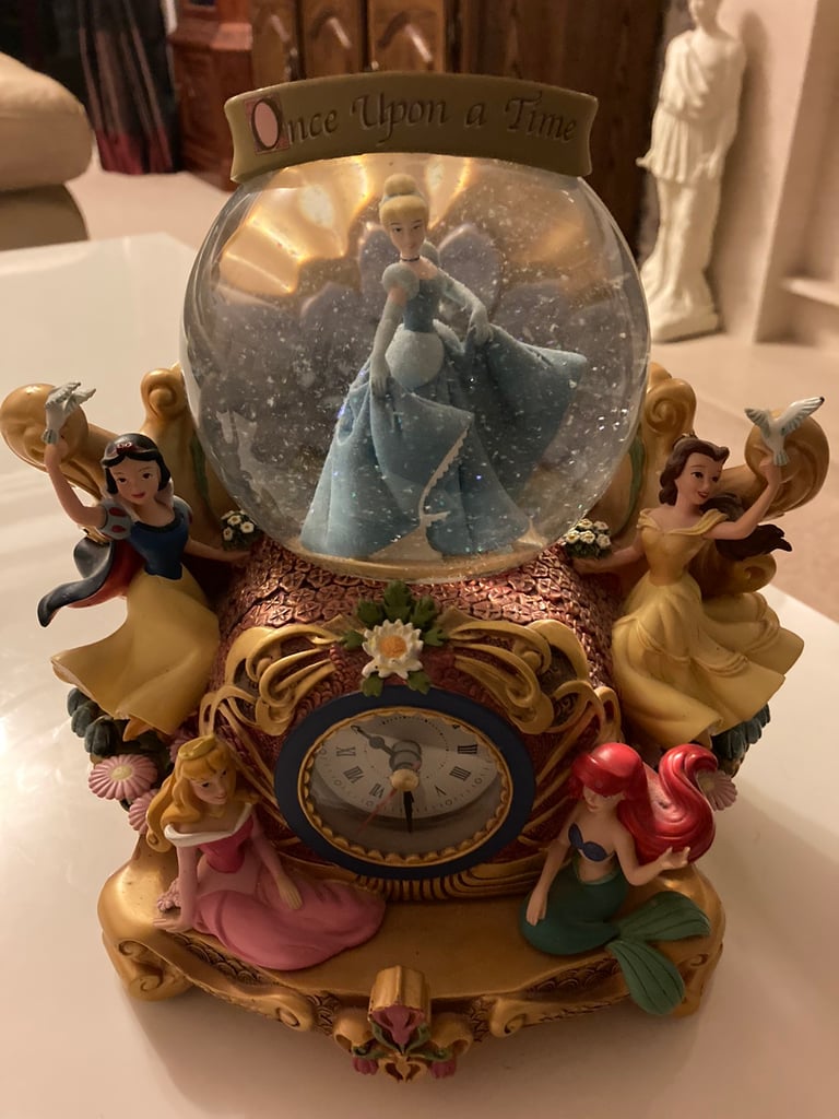 Musical Disney princess globe clock