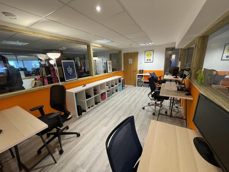 Office | Creative Space | Workspace | Commercial Unit | Desk in Hackney East London E9