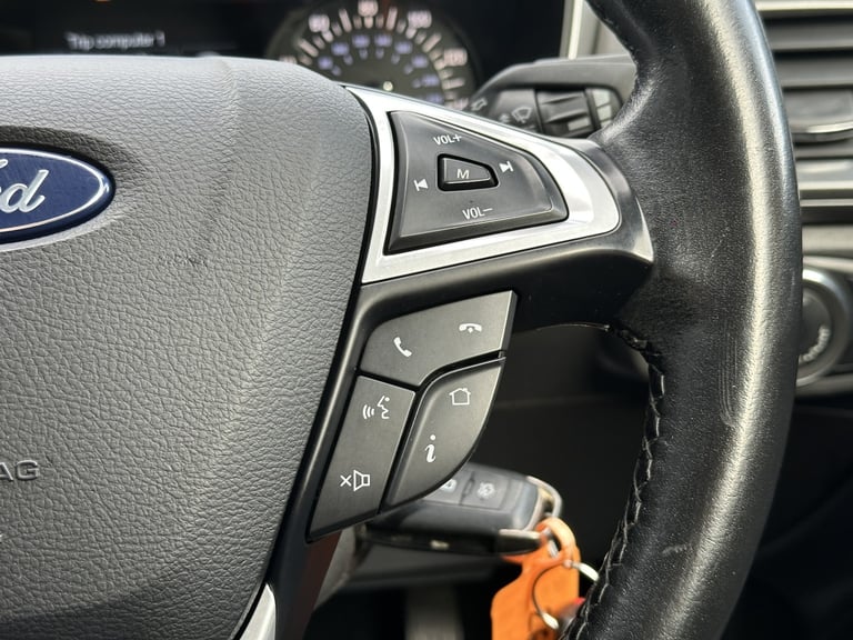 2015 Ford Mondeo 2.0 TDCi EcoNetic Zetec Diesel Manual 5 Door Hatchback Black