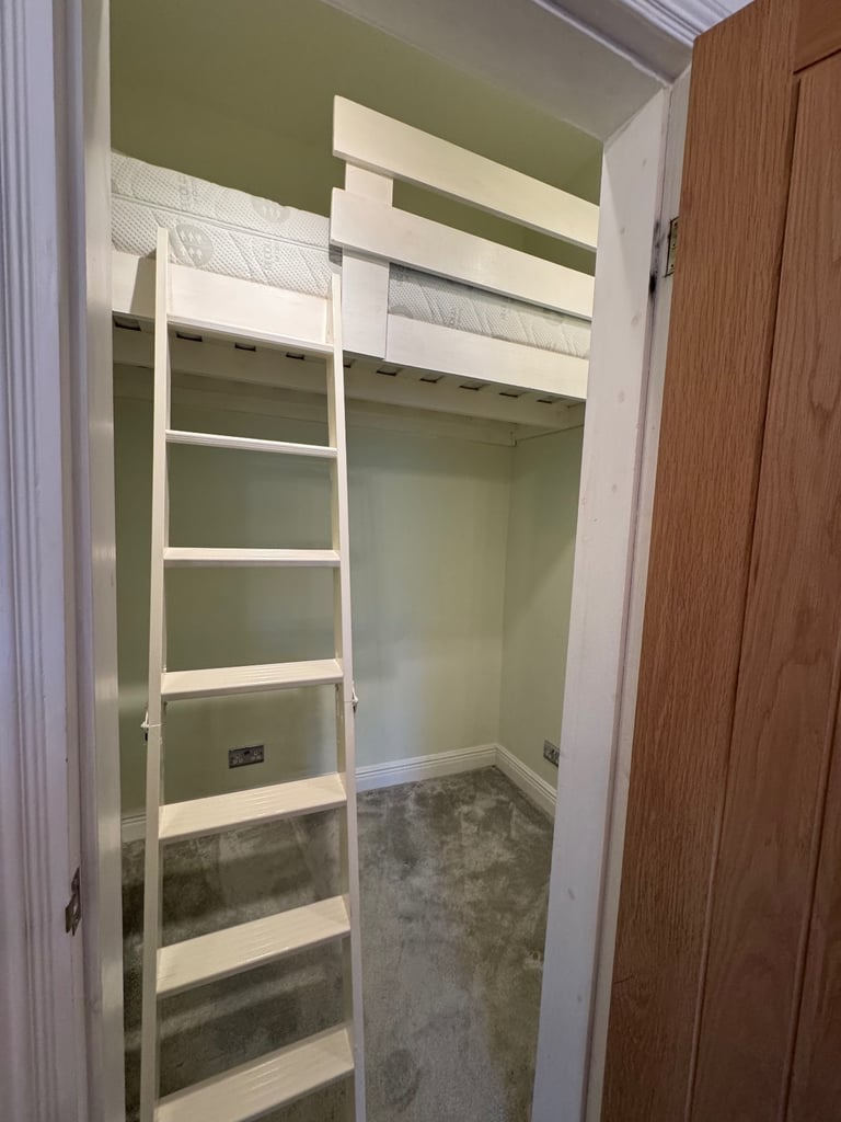 Stunning 1 bed 1 box room with en suite