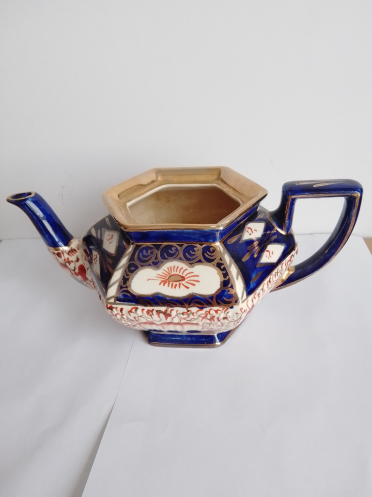 Arthur Wood IMARI Teapot and Hot Water Jug. Teapot good shape. Jug has unusual self levelling lid