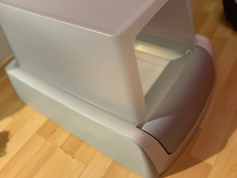 Upgraded Scoop Free automatic cat litter box