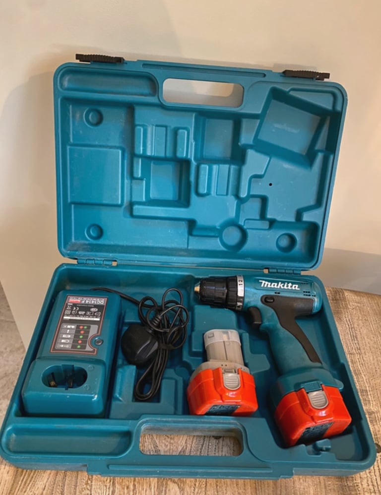Makita drill 6270D, batteries, charger and case