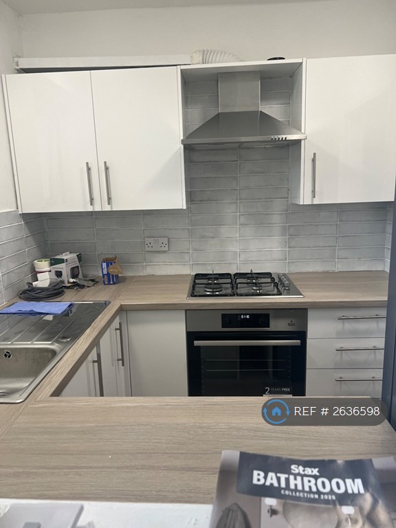 2 bedroom flat in Imogen Court, Salford, M5 (2 bed) (#2636598)