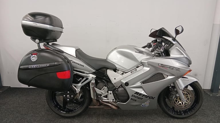 image for HONDA VFR 800 ** MOT APRIL 2026 - FULL LUGGAGE - CENTRE STAND  ** 