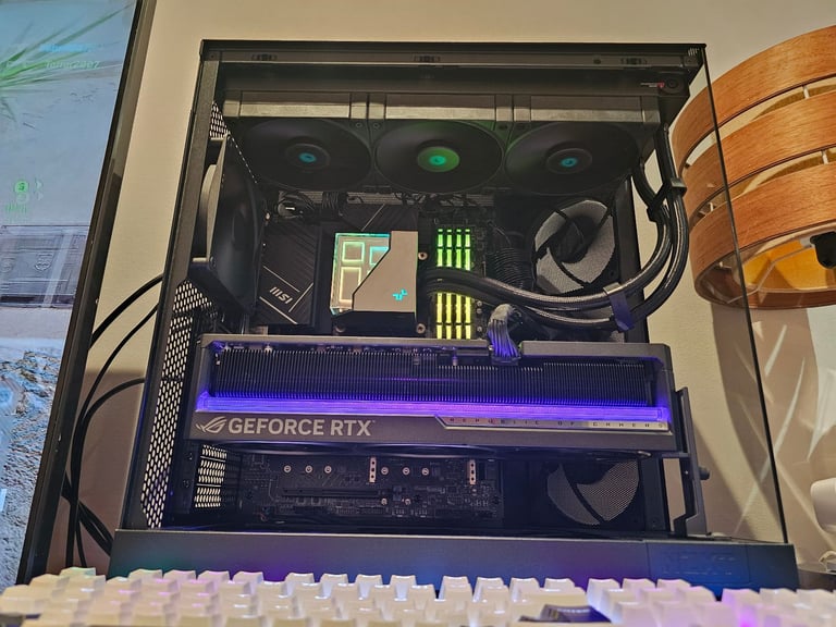HIGH END GAMING PC RTX 5080 16GB / Intel Core i7-13700k / 32GB DDR4 3600MHz / 1TB NVMe M.2