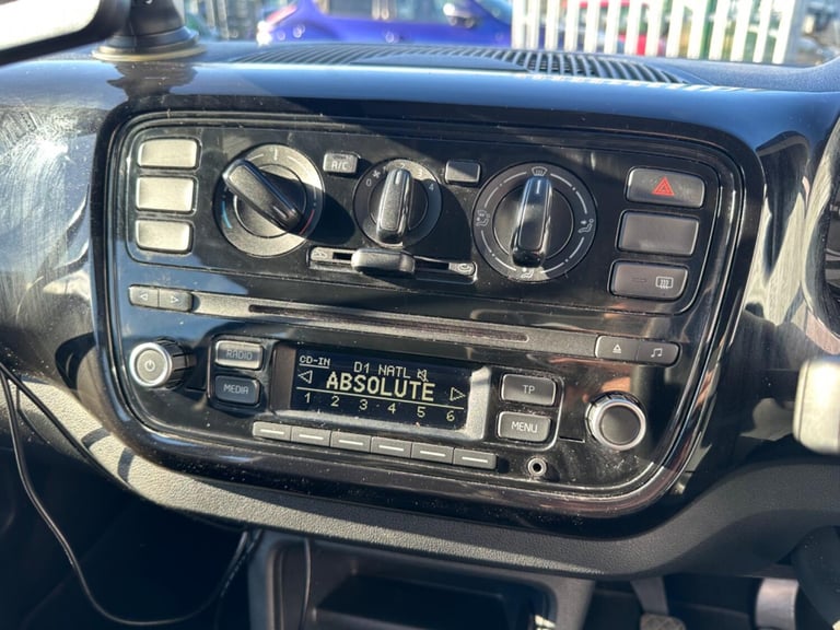 VOLKSWAGEN UP 1.0 Move up! 2015