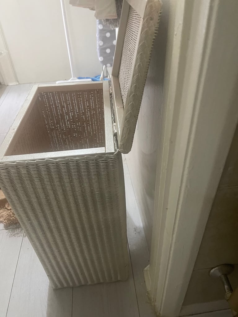 Vintage Lloyed Loom basket 
