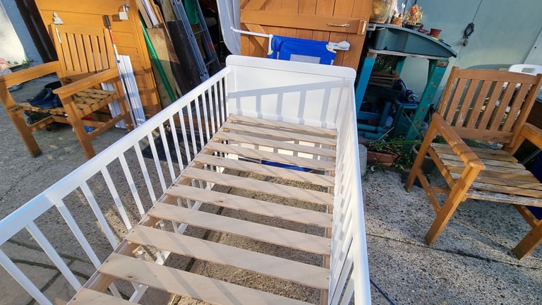 White Wooden Cot Bed