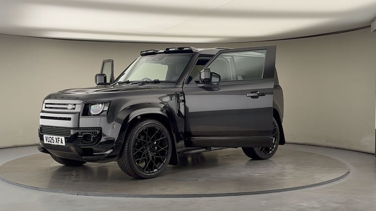 2025 Land Rover Defender 3.0 D250 X-Dynamic SE 90 3dr Auto ESTATE DIESEL Automatic