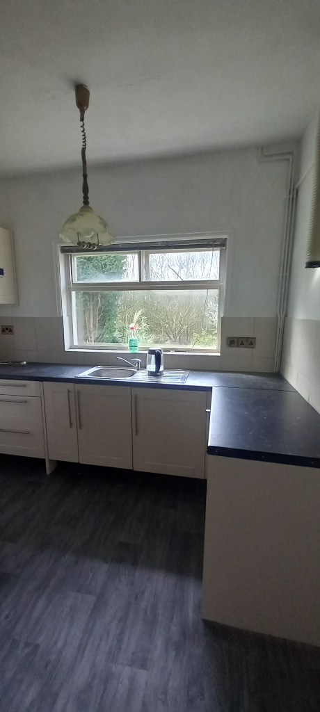 **LET BY**DETACHED BUNGALOW**3 BEDROOMS**MADELEY**