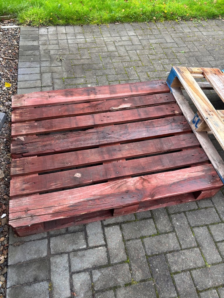 Two pallets free to collect