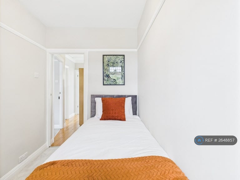 4 bedroom house in Merton Hall Gardens, London, SW20 (4 bed) (#2648857)