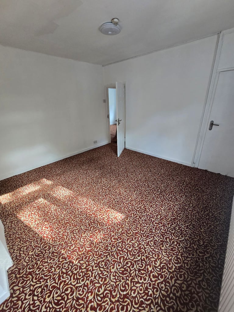 3 bedroom property No Garden