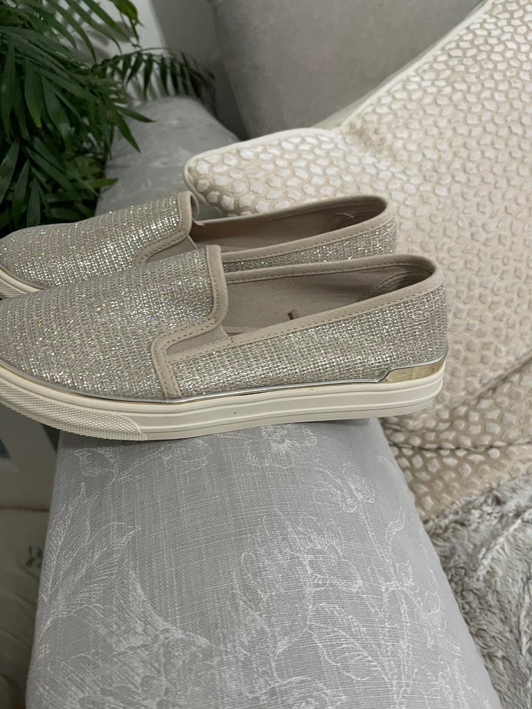 image for Brand new size 6 flats
