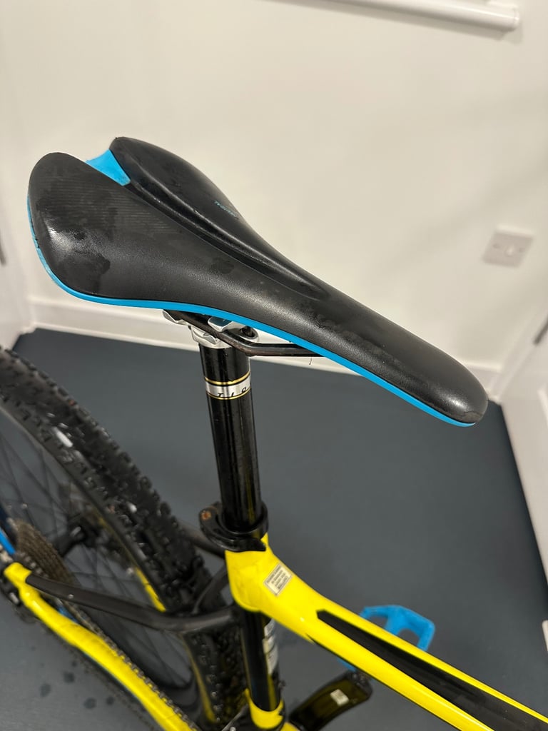 Giant fathom large frame mountain bike 