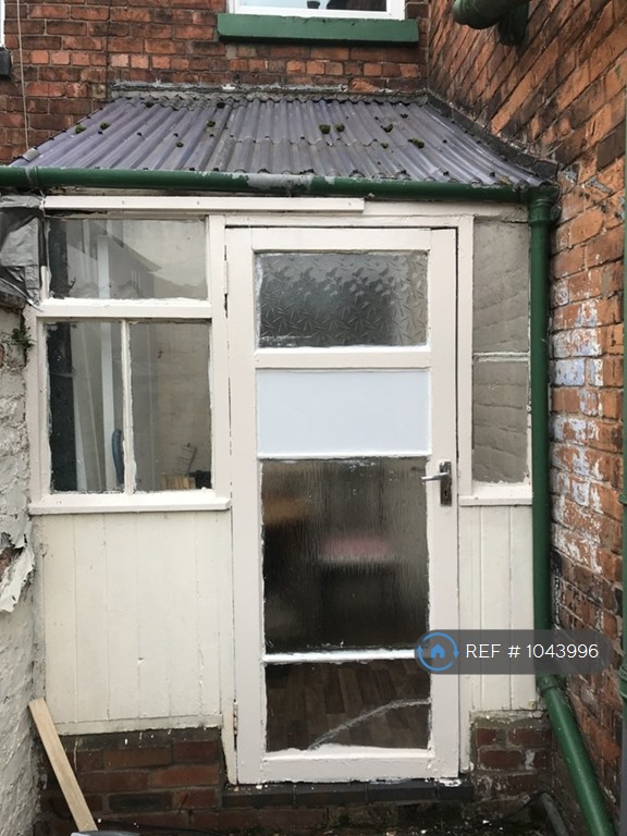 2 bedroom house in Meredith Street, Crewe, CW1 (2 bed) (#1043996)