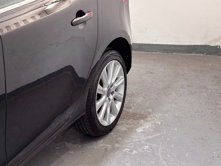 2016 16 VOLVO V40 2.0 D2 SE LUX HATCHBACK 5DR DIESEL MANUAL EURO 6 (S/S) (120 PS