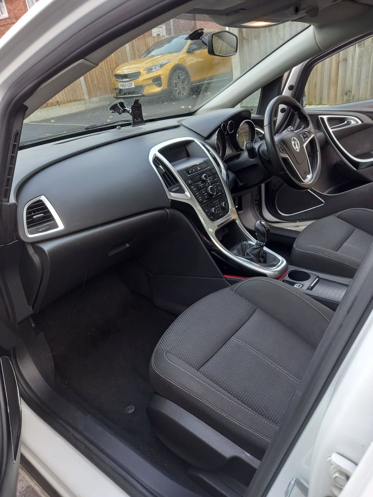 Vauxhall, ASTRA, Hatchback, 2012, Manual, 1598 (cc), 5 doors