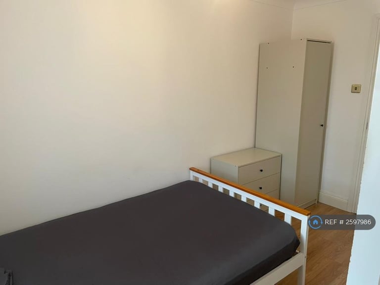 1 bedroom in Viola Close, Basildon, SS15 (#2597986)