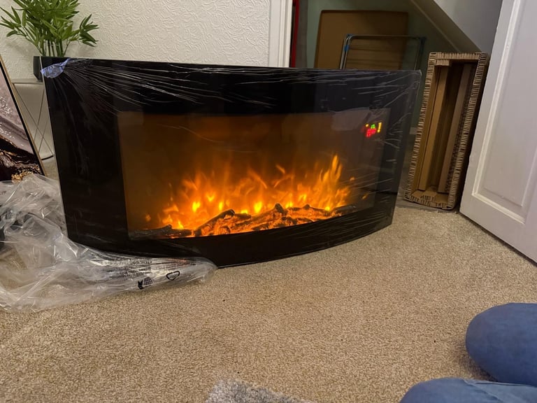 Curved electric fire with remote 