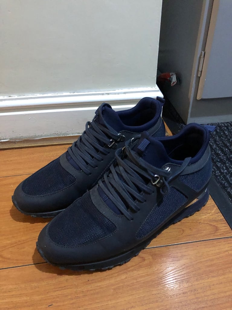 Men’s trainers - new condition navy mallets size 8
