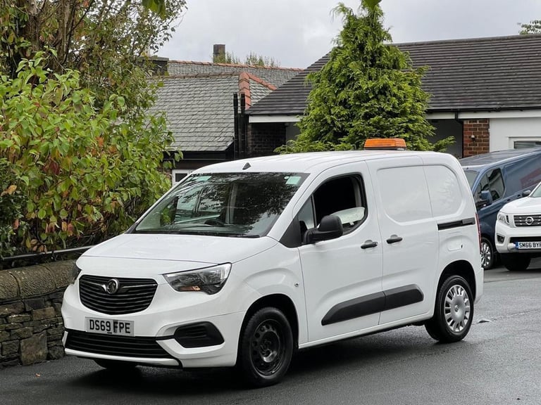 image for 2019 Vauxhall COMBO CARGO 2000 1.5 Turbo D 100ps H1 Sportive Van PANEL VAN Diese