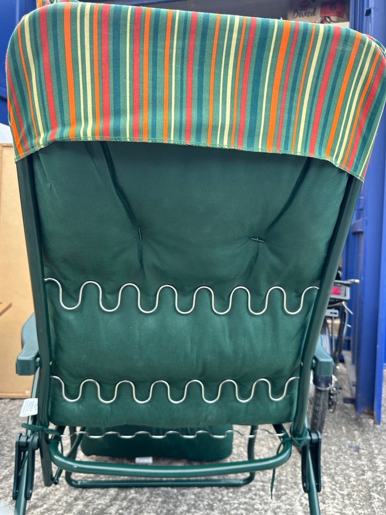 Sun lounger with cushion 