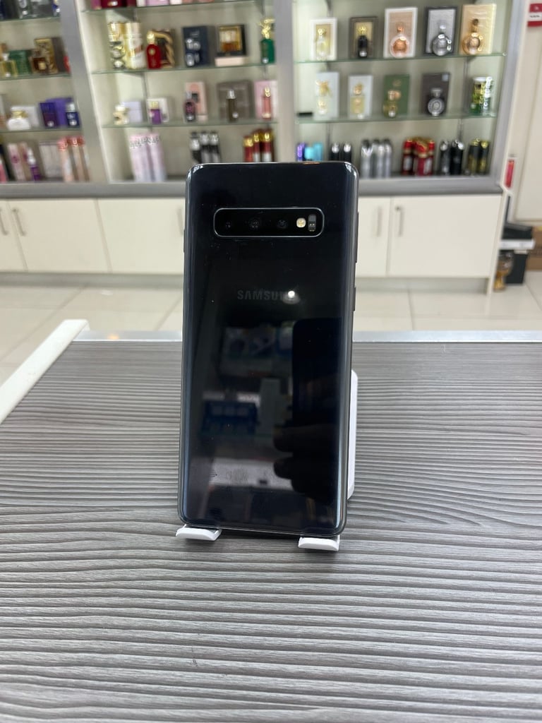 image for Samsung Galaxy S10 128GB Unlocked Mint Condition
