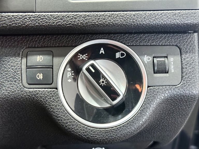 2011 Mercedes-Benz C Class C220 CDI BlueEFFICIENCY Sport 4dr Auto SALOON DIESEL Automatic