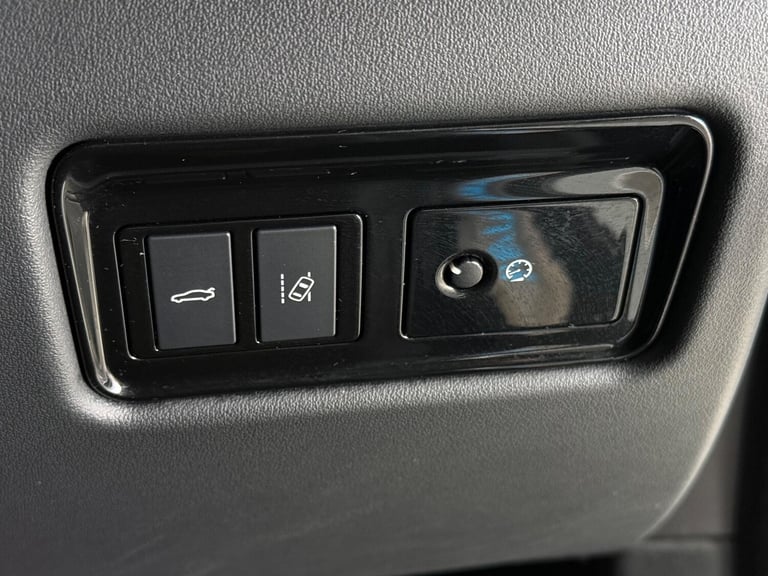 2018 Jaguar XF 2.0i [250] R-Sport 4dr Auto SALOON PETROL Automatic