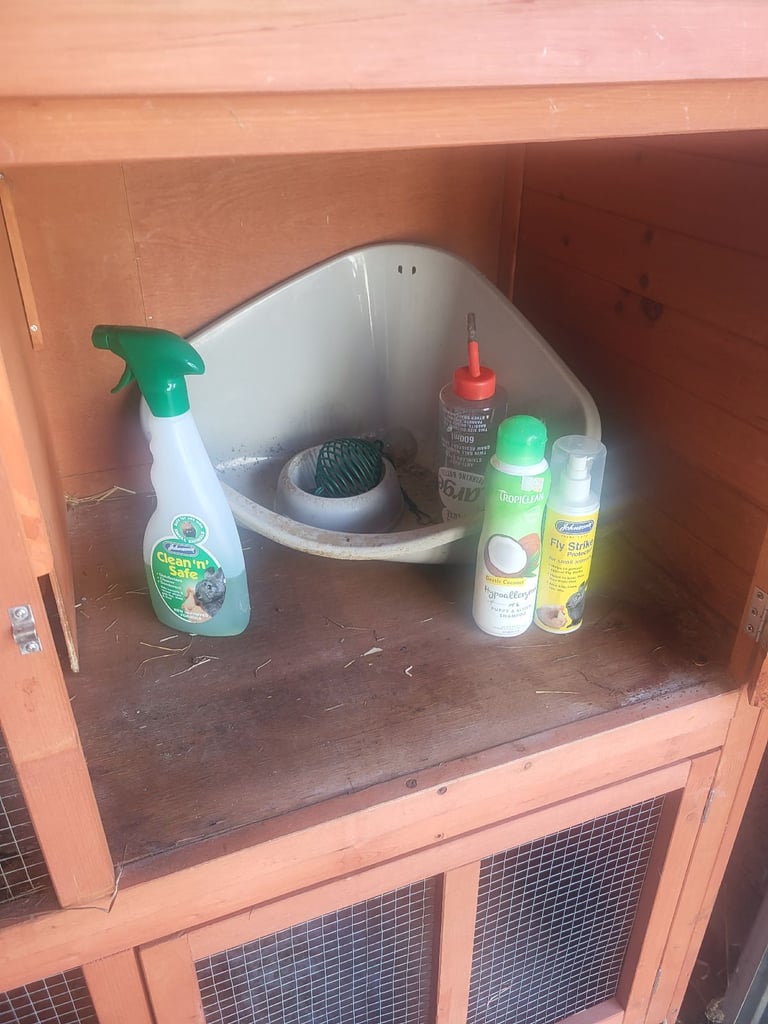 Rabbit hutch and Accessories 