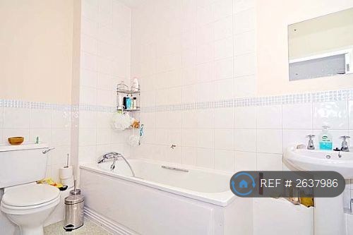2 bedroom flat in Manilla Street, London, E14 (2 bed) (#2637986)
