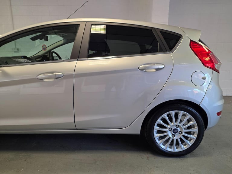  Ford Fiesta 1.6 Titanium Powershift Euro 5 5dr Petrol Automatic