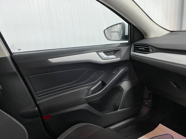 2019 Ford Focus 1.0T EcoBoost Zetec Euro 6 (s/s) 5dr HATCHBACK Petrol Manual