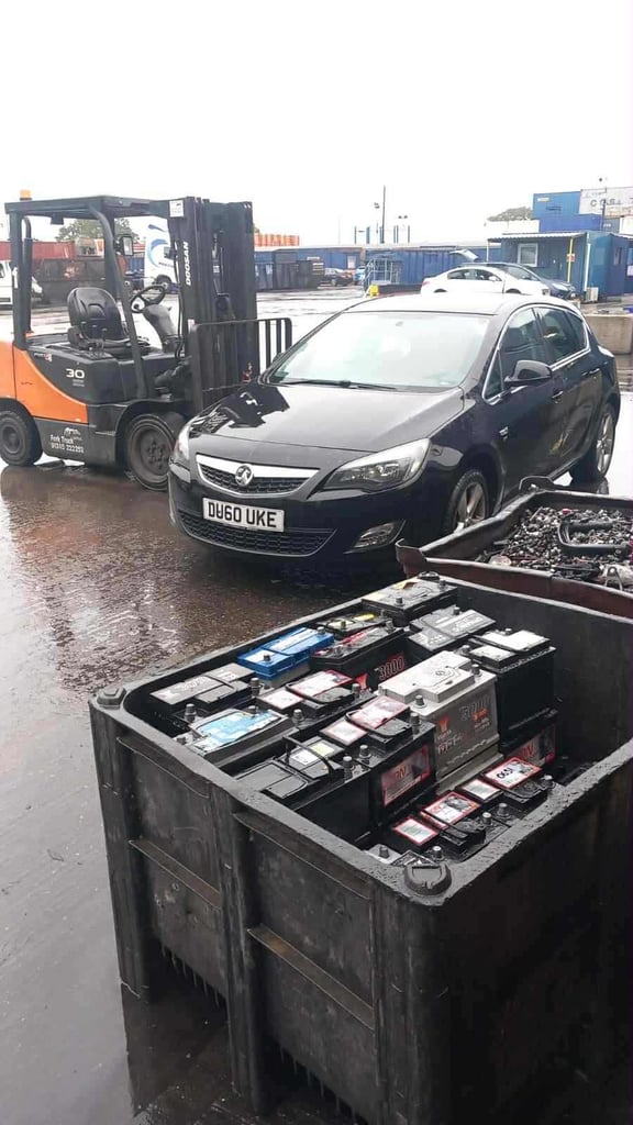 VAUXHALL ASTRA J MK6 2009 + PARTS AND SPARE