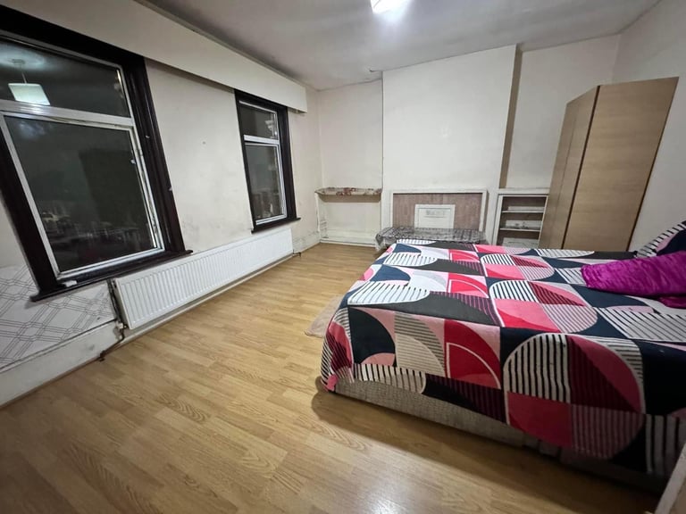 🏠 Super King Size Room for Rent – E12 6RH