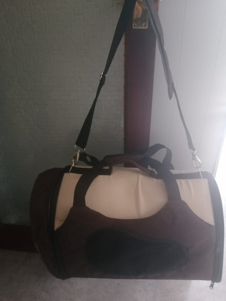 New Large beige & brown pet carrier, detachable long strap 3 zips with mesh sides & end panel