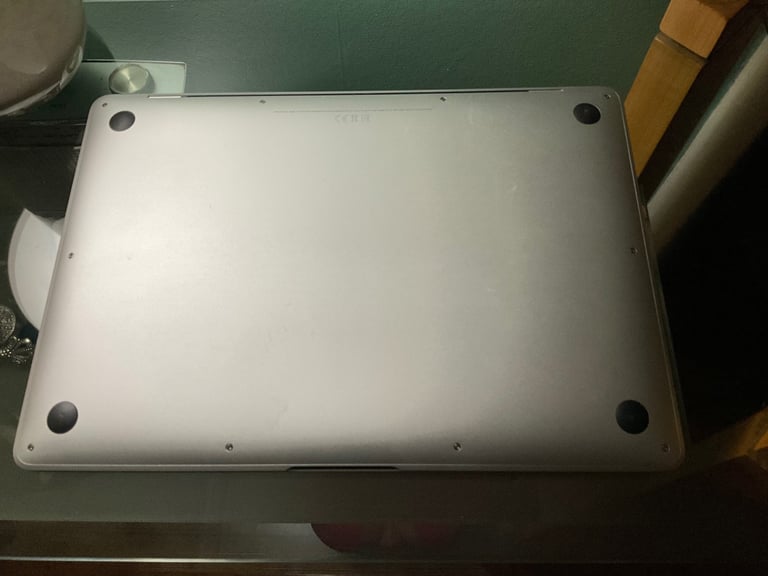 MacBook 💻 Air 256GB 8GB (2020) Battery Cycle 67. Silver. Immaculate Condition 