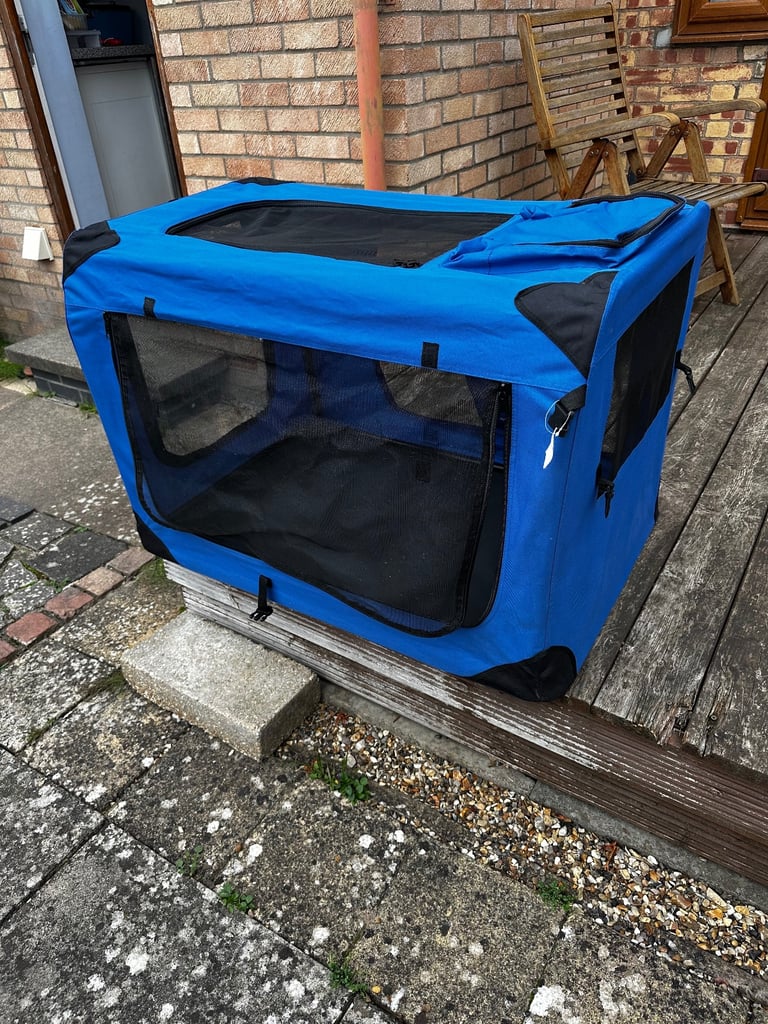 Dog travel cage 