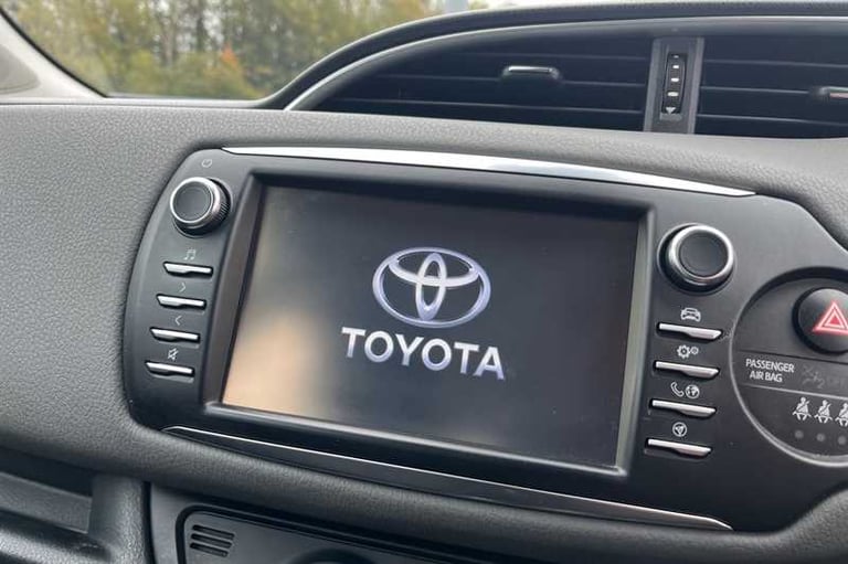 2019 Toyota Yaris 1.5 VVT-i Icon Hatchback 5dr Petrol CVT Euro 6 (111 ps) Hatchback Petrol Automatic