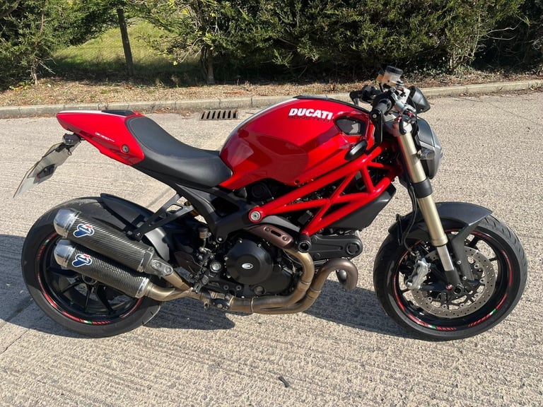 2011 61 DUCATI MONSTER 1100 M1100 E-a M1100E RED TERMIGNONI NAKED MUSCLE HISTORY