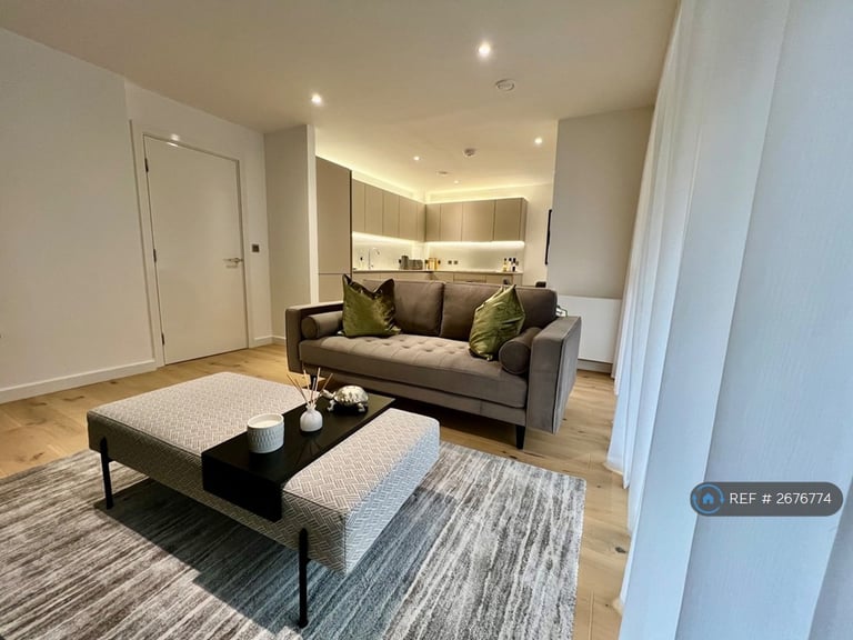 2 bedroom flat in Kings Grove, London, EC1V (2 bed) (#2676774)