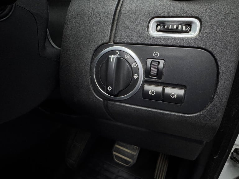 2015 Land Rover Discovery 4 3.0 SD V6 HSE Luxury Auto 4WD Euro 5 (s/s) 5dr ESTATE Diesel Automatic