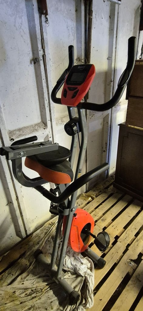 Folding exercise bike 