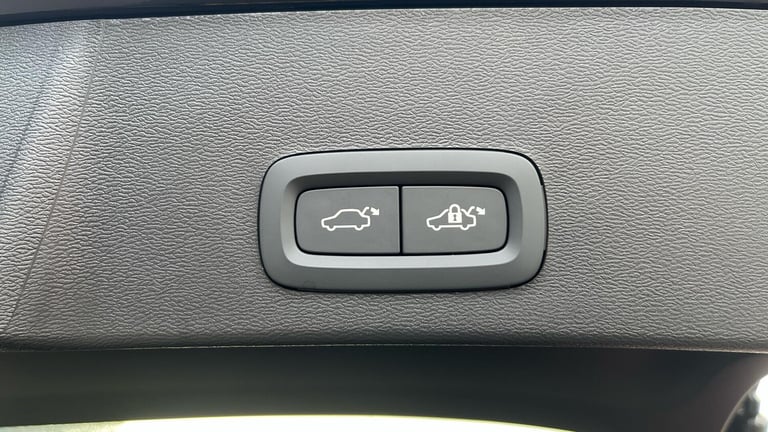 2025 Volvo XC40 2.0 B4 MHEV Plus Black Edition DCT Auto Euro 6 (s/s) 5dr ESTATE Petrol/Electric H...