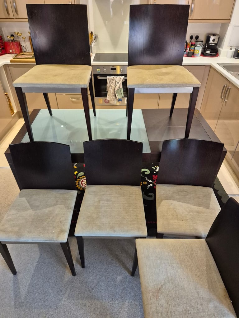 Dining Table with 6 Chairs – Extendable, Sturdy & Functional