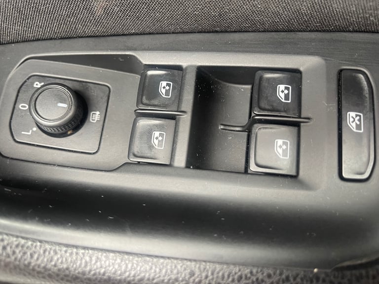 Volkswagen, PASSAT, Saloon, 2018, Manual, 1598 (cc), 4 doors