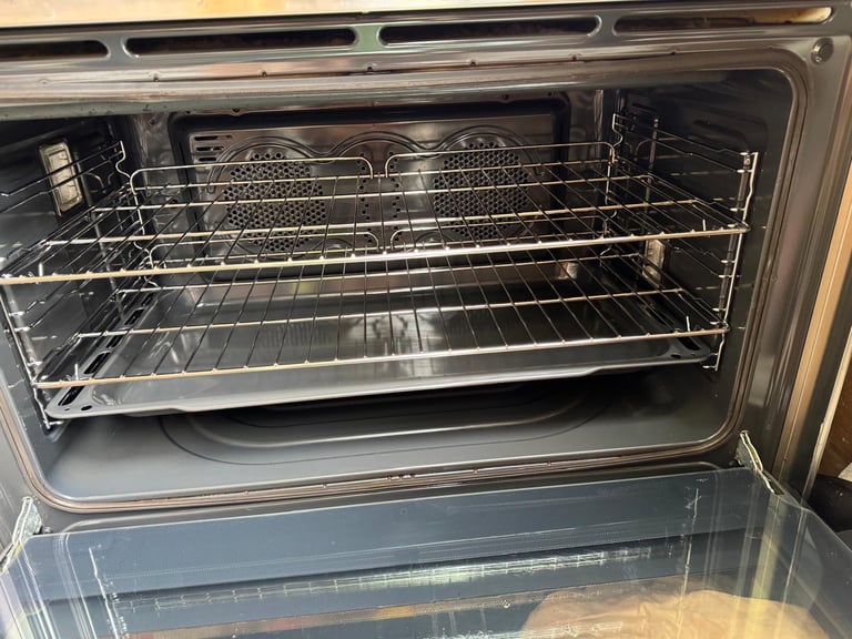 Smeg 90cm SUK91MFX9