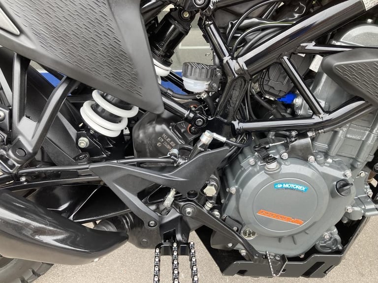KTM 390 ADVENTURE - 2021 - STUNNING BIKE - ALLOY BASH PLATE - PEGS - BARKBUSTERS
